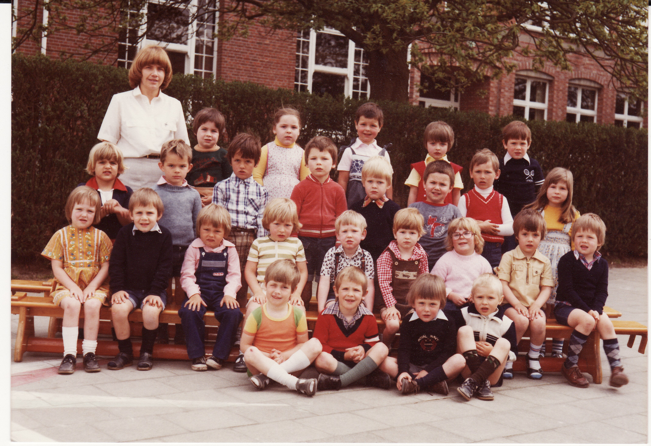 1976-1977 klasfoto 1e kleuterklas Christiane Bruynseels,Sint Martinusschool, Vrije Gesubsidieerde School, Lindedreef 18.jpg