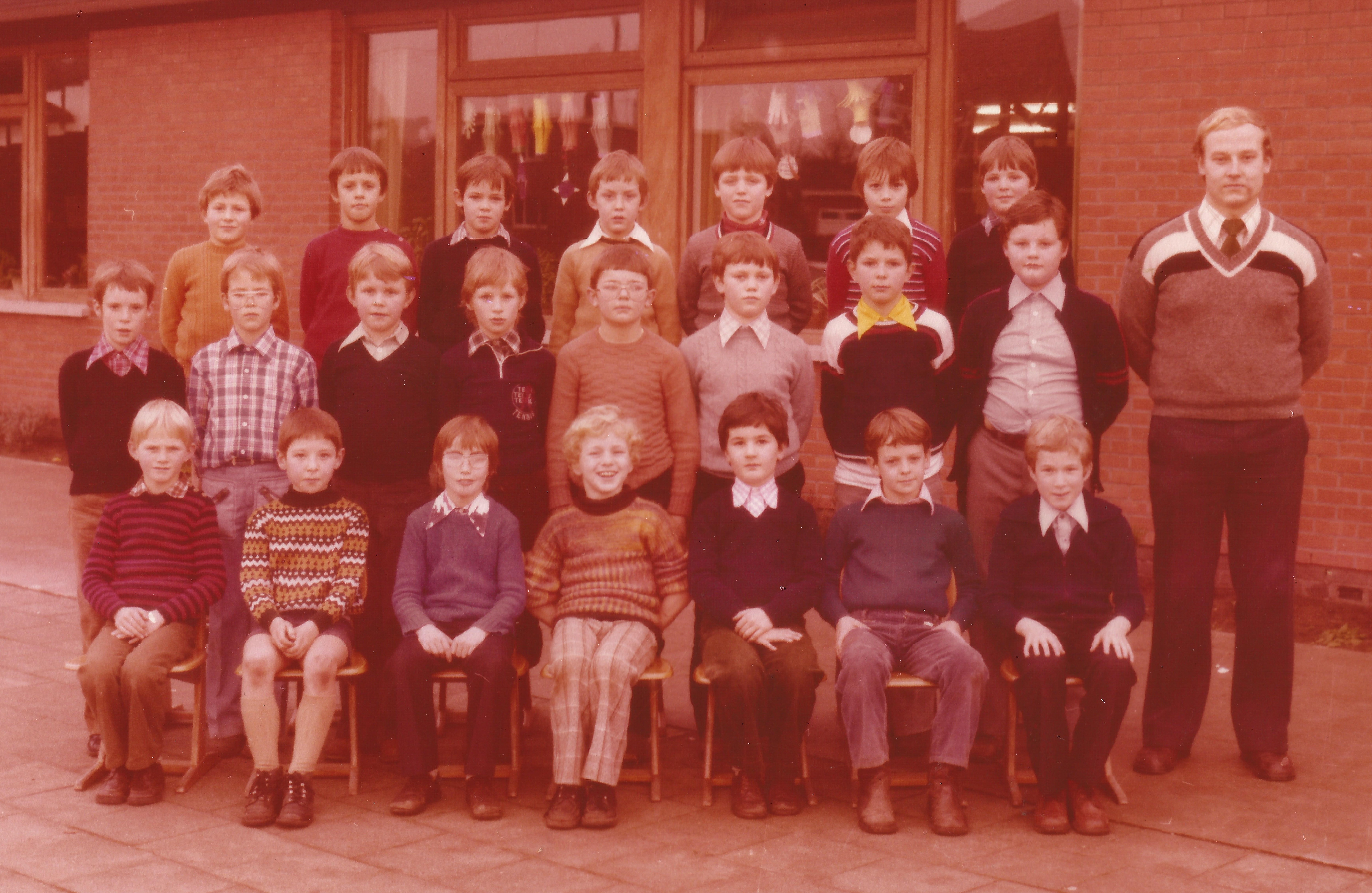 1978-1979-klasfoto-4e-leerjaar-roger-theunengemeentelijke-jongensschool-halle-velden-2.jpg