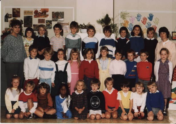 1985-1986 klasfoto 1e leerjaar Maria Nuyts + Kristin Van Aert, Sint Martinusschool, Vrije Gesubsidieerde School, Lindedreef 18
