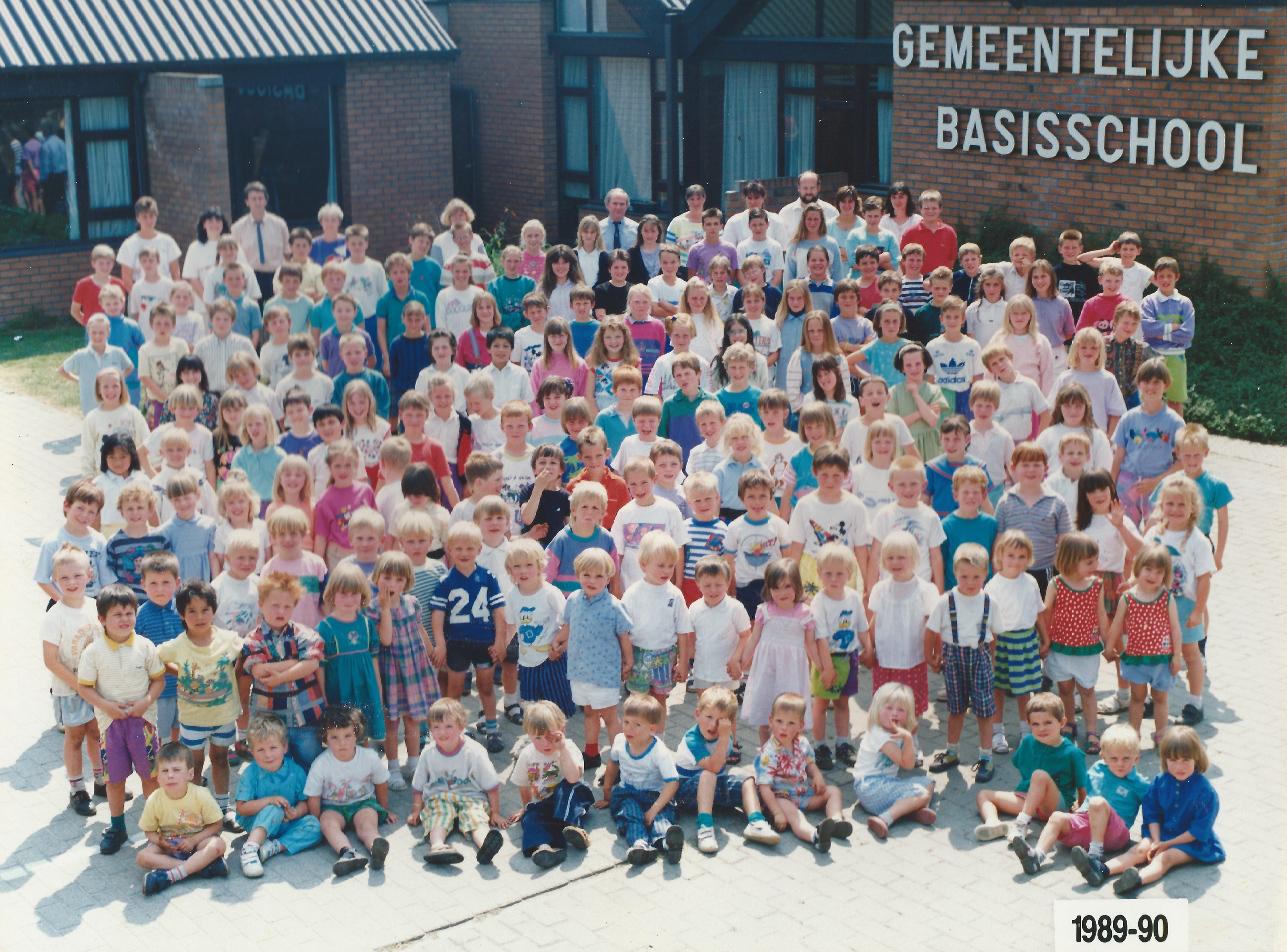 1989-1990 groepsfoto ,Gemeentelijke Jongensschool, Halle-Velden 2.jpg