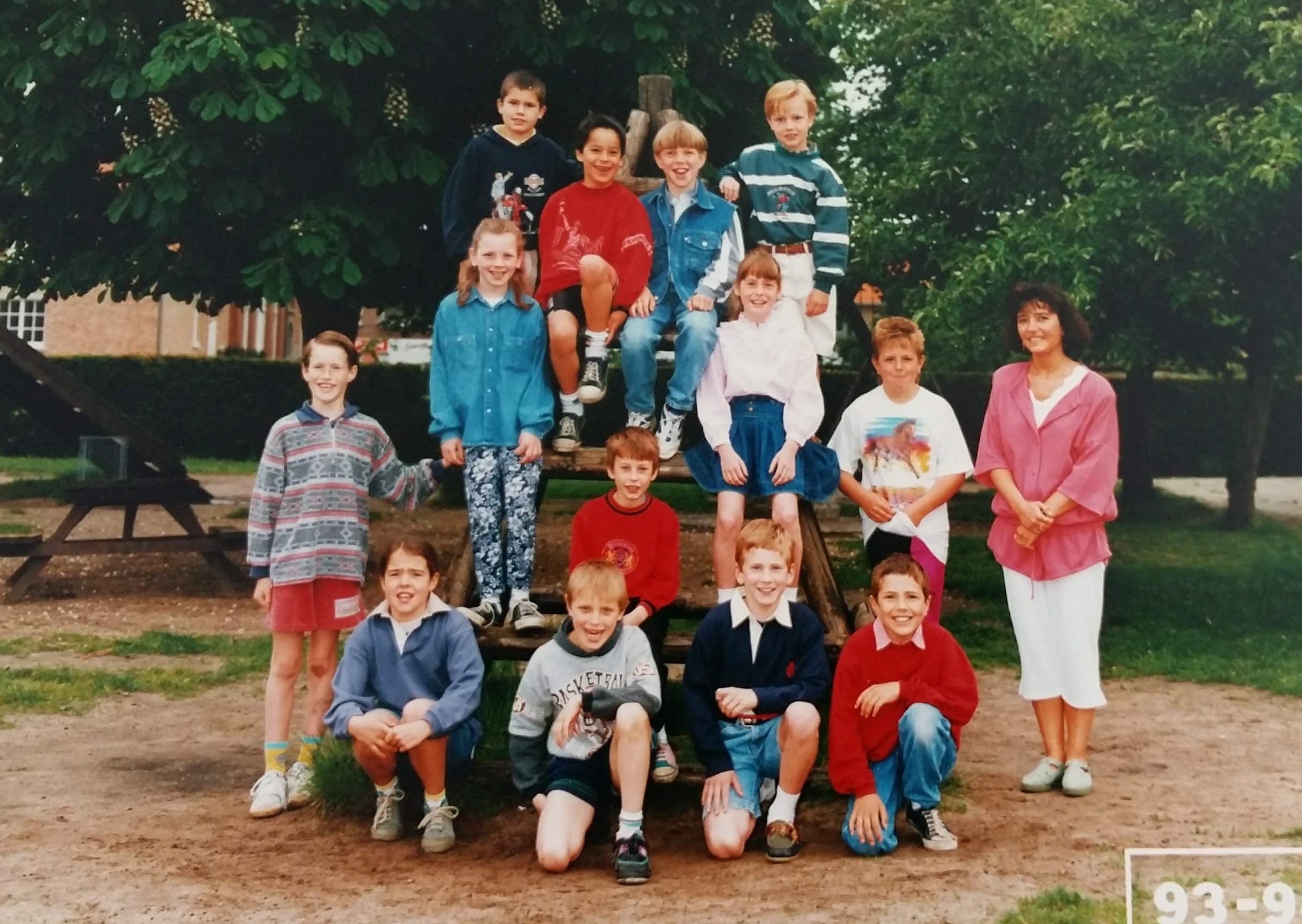 1993-1994 klasfoto 3e leerjaar Tinne De Houwer, Pierenbos Gemeenteschool Halle-Velden 2.jpg