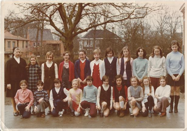 1970-1971 klasfoto 5e + 6e leerjaar Zuster Begga, Sint Martinusschool, Vrije Gesubsidieerde School, Lindedreef 18