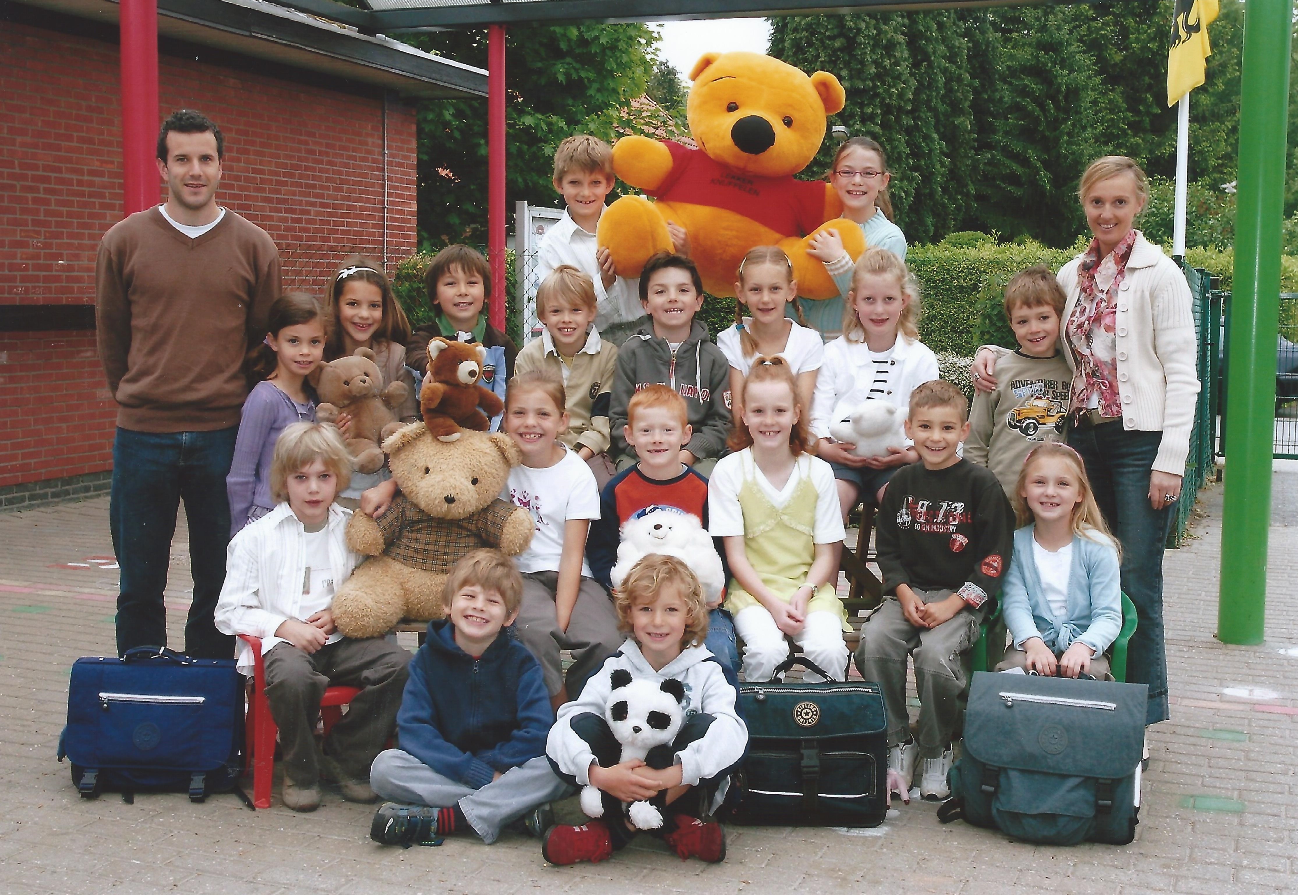 2006-2007 klasfoto 2e leerjaar Erna Renders en Koen Meeusen,  Pierenbos Gemeenteschool Halle-Velden 2.jpg