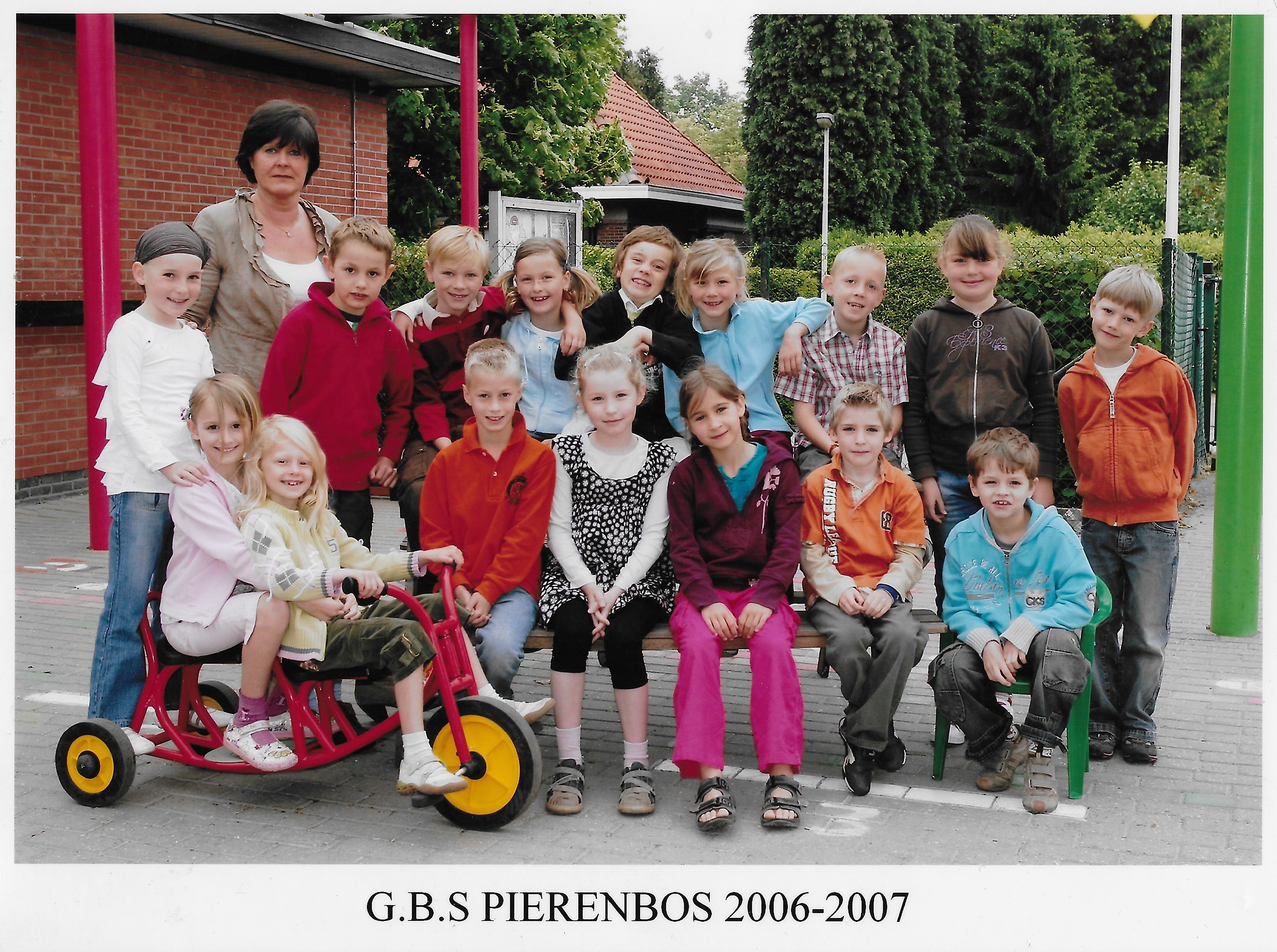 2006-2007 klasfoto 2e leerjaar A, Maria Aerts, Pierenbos Gemeenteschool Halle-Velden 2.jpeg